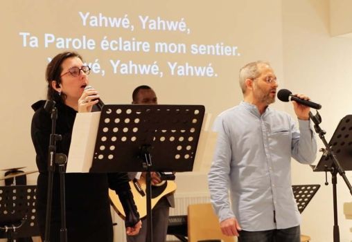 Groupe de voix en train de chanter